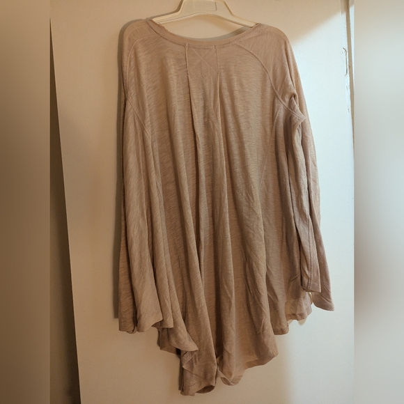 Free People - Aria Trapeze Long Sleeve Top in color Misty Mink, size M, NWT - Picture 5 of 7